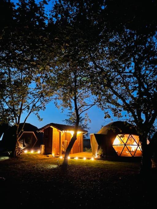Dome Insolite Lichen Jacuzzi Et Petits-Dejeuners Inclus Gondrin Exterior photo
